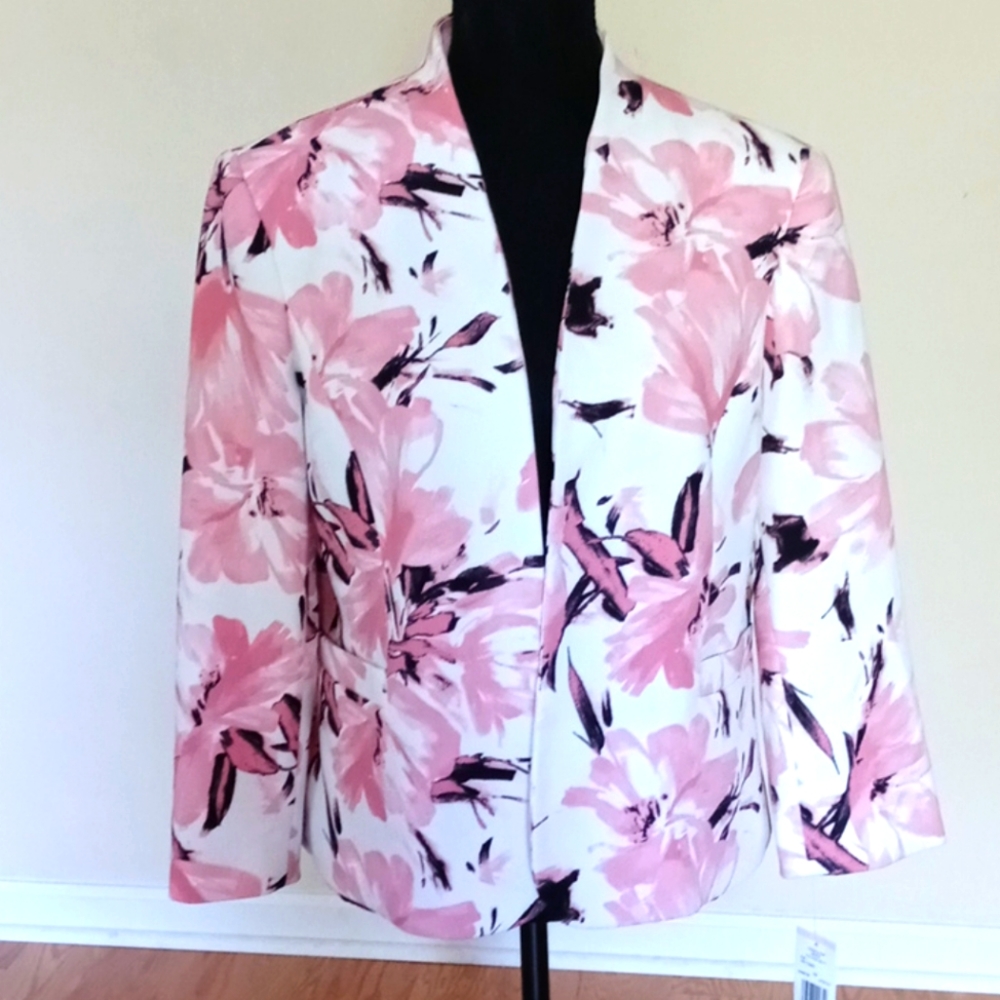 NWT. Black Label Evan Picone Suit. Size 10